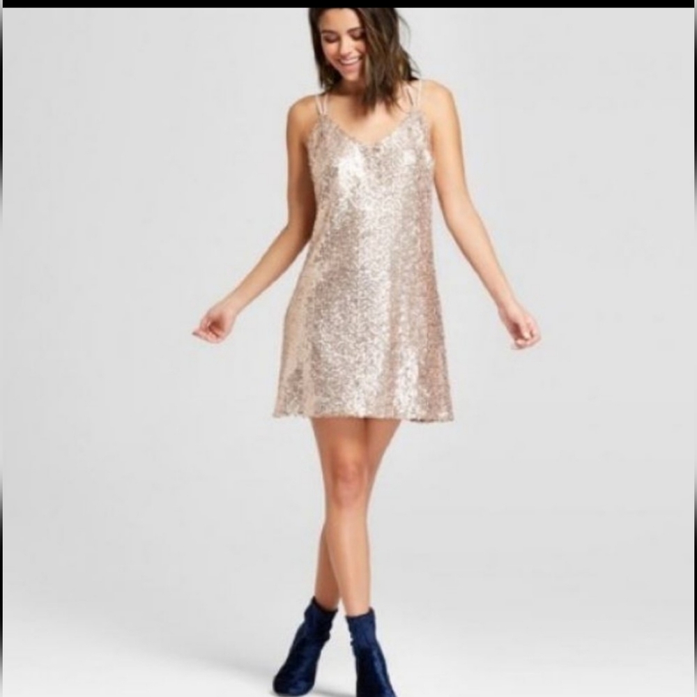 V Strappy back sequin dress